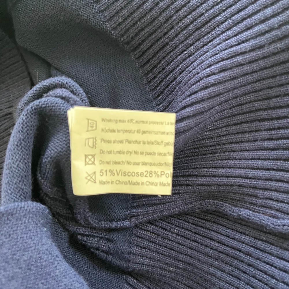 AMAZON VNeck Sweater Lot of 2 Womens S Gray Ivory Navy Rust Classic Work Staple - Picture 6 of 7